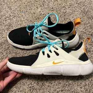 Women’s Nike shoes